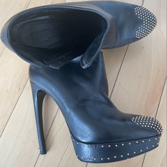Alexander McQueen Studded Heart-Toe Platform Bootie - Picture 1 of 1